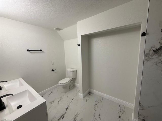 5248 Confederate DR, Naples, FL 34113