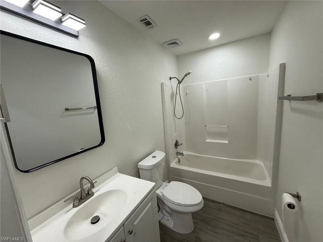 5248 Confederate DR, Naples, FL 34113