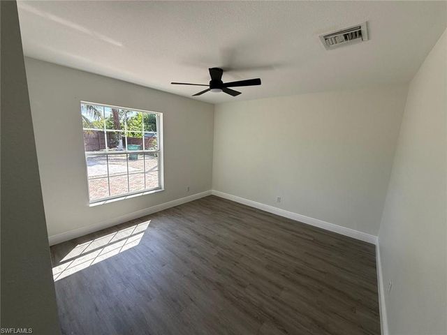 5248 Confederate DR, Naples, FL 34113