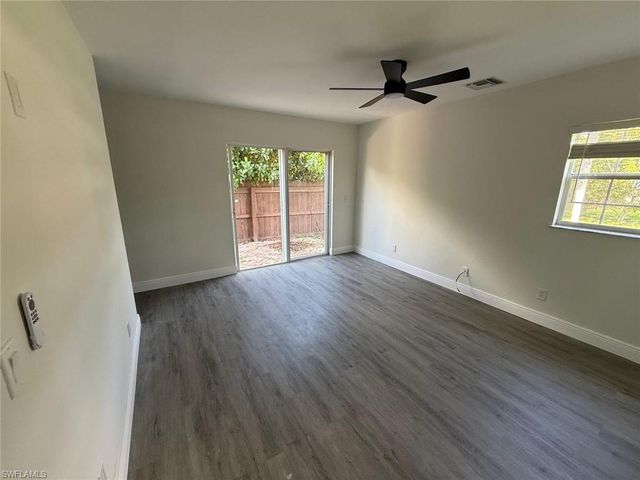 5248 Confederate DR, Naples, FL 34113