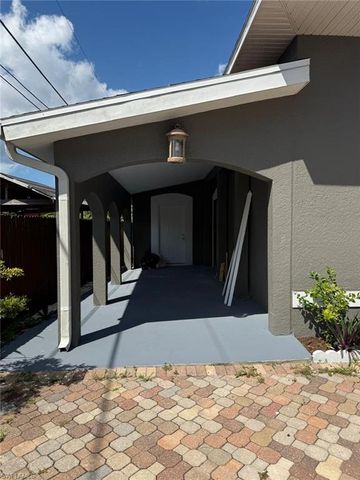 5248 Confederate DR, Naples, FL 34113