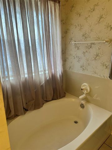 8809 NW 116th Terrace, Oklahoma City, OK 73162