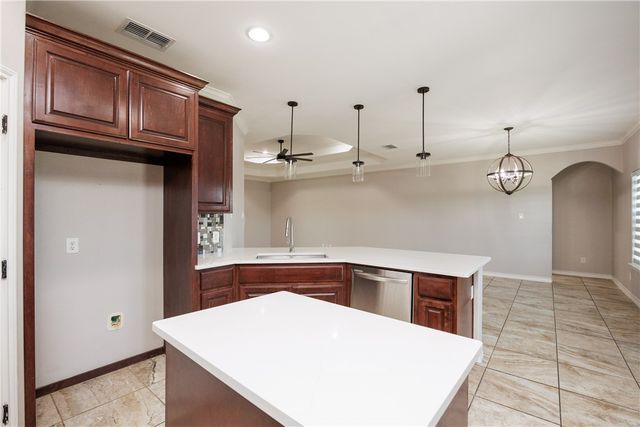 2 Willow Bend St, Corpus Christi, TX 78413