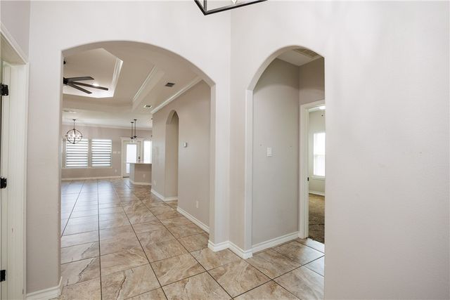 2 Willow Bend St, Corpus Christi, TX 78413