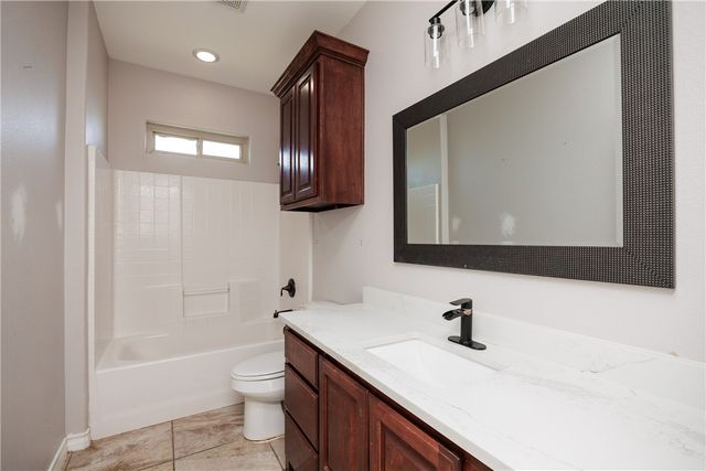 2 Willow Bend St, Corpus Christi, TX 78413