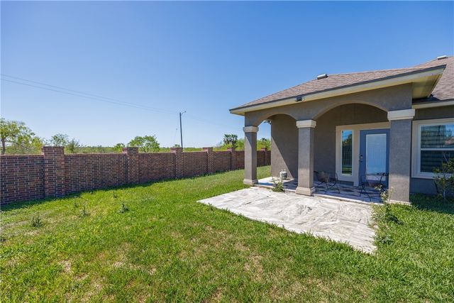 2 Willow Bend St, Corpus Christi, TX 78413