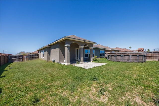 2 Willow Bend St, Corpus Christi, TX 78413