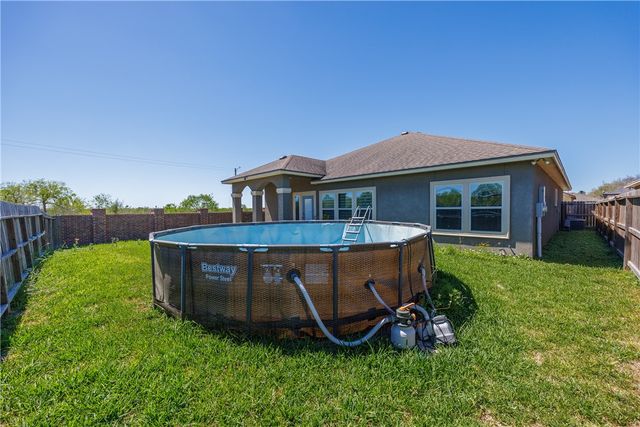 2 Willow Bend St, Corpus Christi, TX 78413