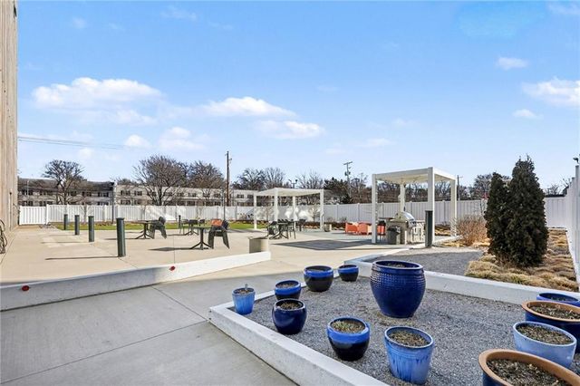 333 W Meyer Boulevard 413, Kansas City, MO 64113