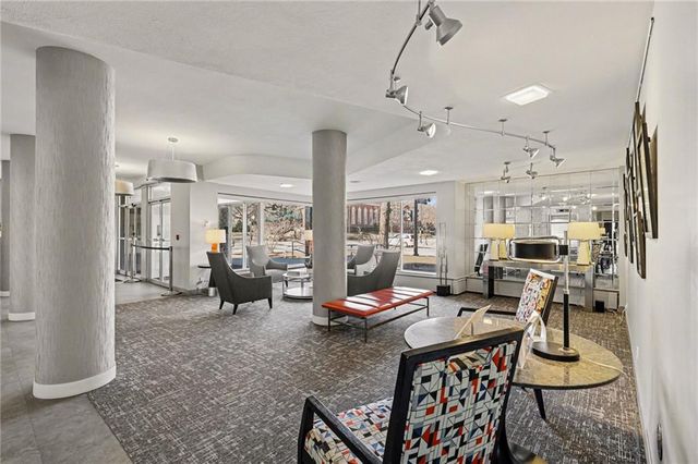 333 W Meyer Boulevard 413, Kansas City, MO 64113