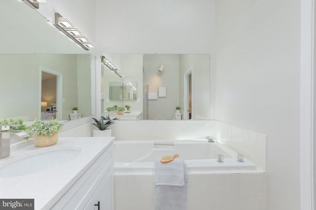 16 ROCKCREST CIR, Rockville, MD 20851
