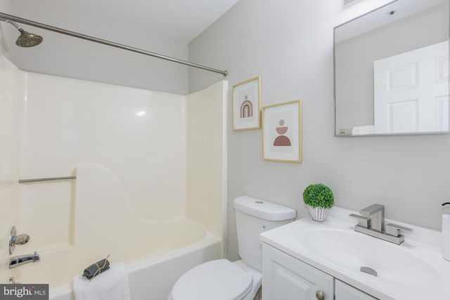 16 ROCKCREST CIR, Rockville, MD 20851