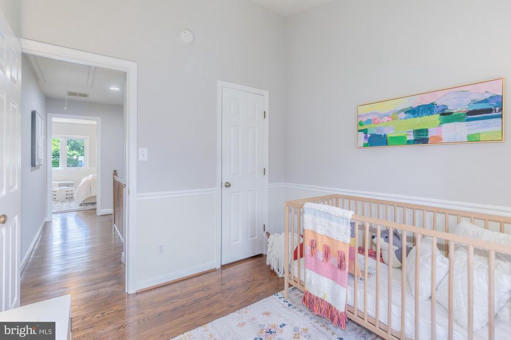 Image 24 of property listing at 16 ROCKCREST CIR, Rockville, MD 20851