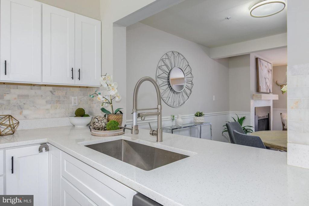 Image 9 of property listing at 16 ROCKCREST CIR, Rockville, MD 20851