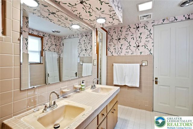1541 Adams Avenue, Scranton, PA 18509