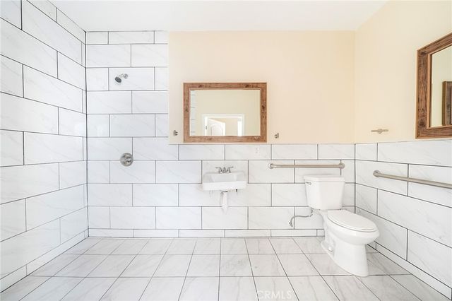 1002 E 33rd Street 3, Los Angeles, CA 90011