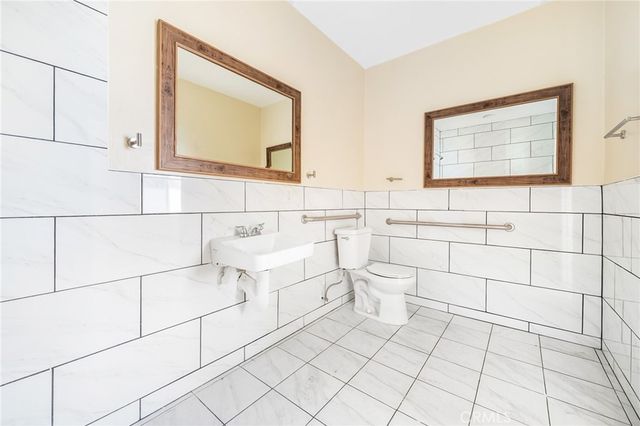 1002 E 33rd Street 3, Los Angeles, CA 90011