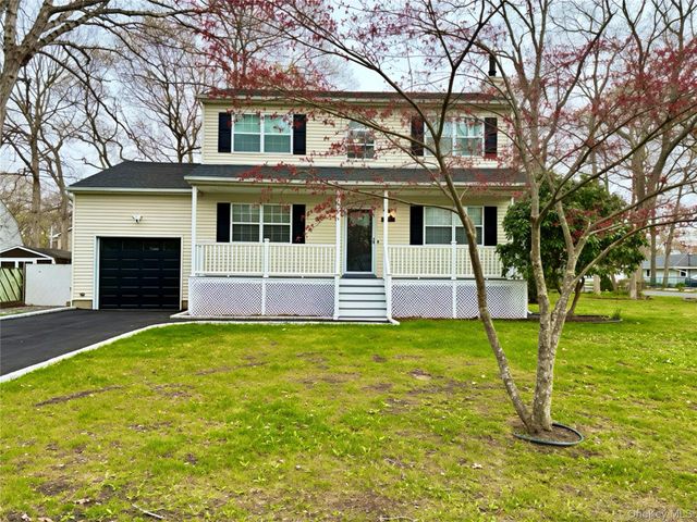 80 Queen Road, Mastic Beach, NY 11951