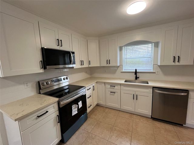 80 Queen Road, Mastic Beach, NY 11951