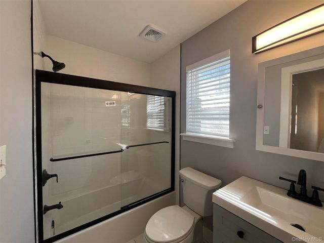 80 Queen Road, Mastic Beach, NY 11951