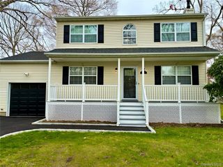 80 Queen Road, Mastic Beach, NY 11951