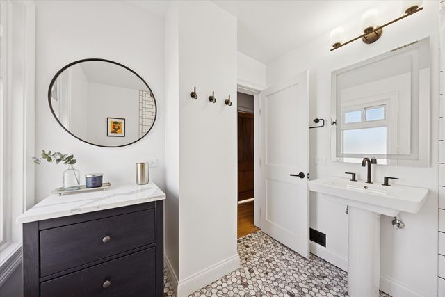 275 W North Avenue, Elmhurst, IL 60126