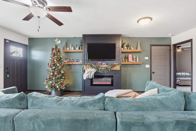 643 BOSWELL BLVD, Box Elder, SD 57719