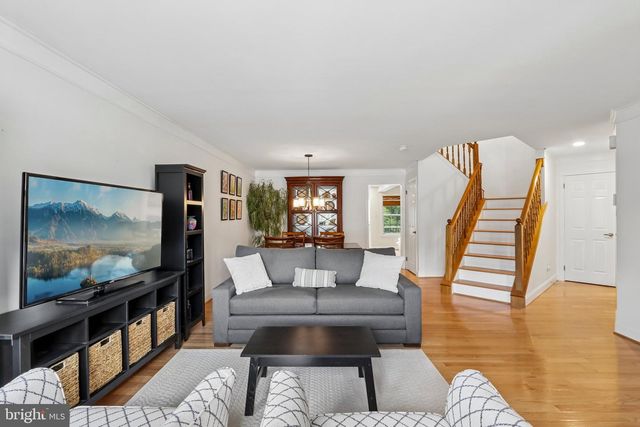 100 SANDHURST DR, Mount Laurel, NJ 08054