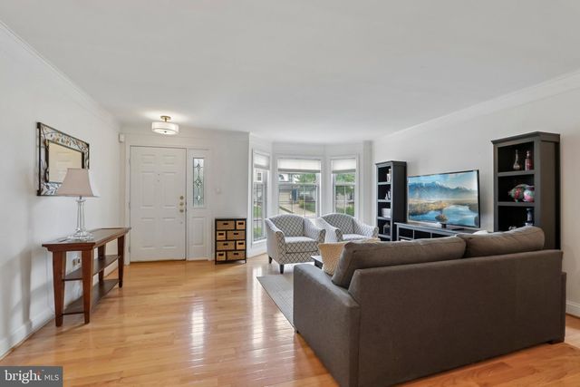 100 SANDHURST DR, Mount Laurel, NJ 08054