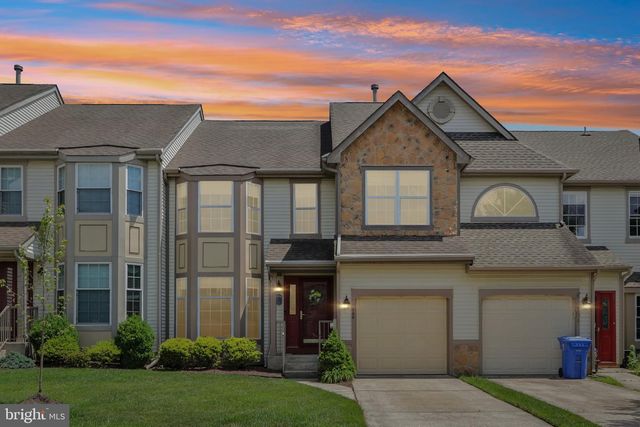 100 SANDHURST DR, Mount Laurel, NJ 08054