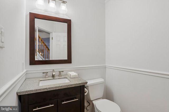 100 SANDHURST DR, Mount Laurel, NJ 08054