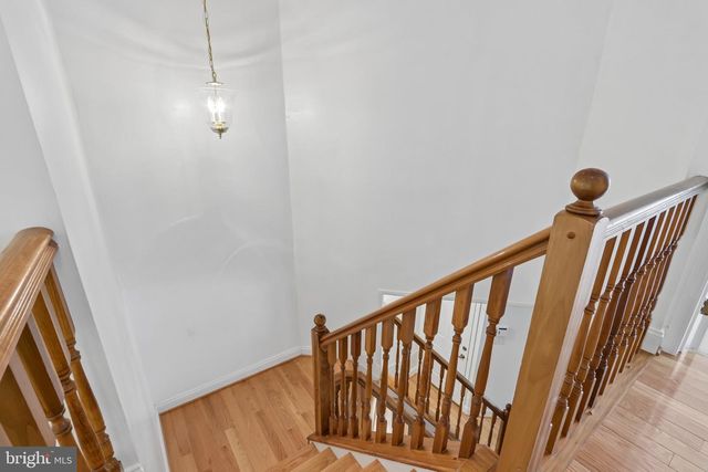 100 SANDHURST DR, Mount Laurel, NJ 08054