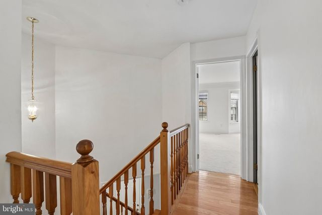 100 SANDHURST DR, Mount Laurel, NJ 08054