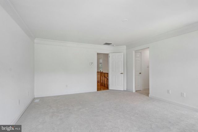 100 SANDHURST DR, Mount Laurel, NJ 08054