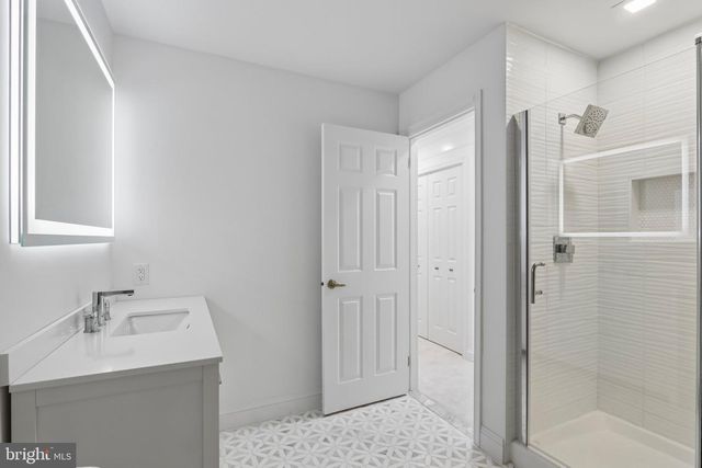 100 SANDHURST DR, Mount Laurel, NJ 08054