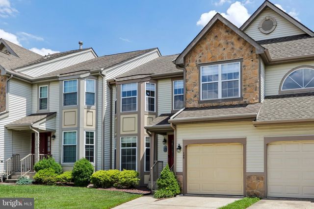 100 SANDHURST DR, Mount Laurel, NJ 08054