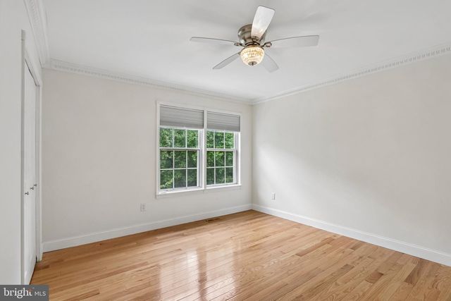 100 SANDHURST DR, Mount Laurel, NJ 08054