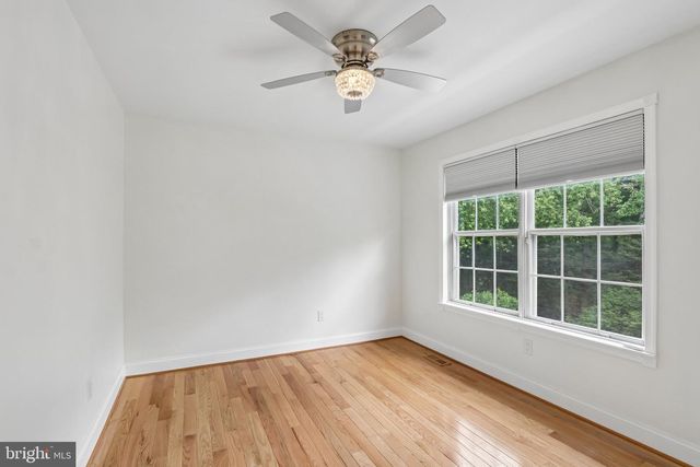100 SANDHURST DR, Mount Laurel, NJ 08054
