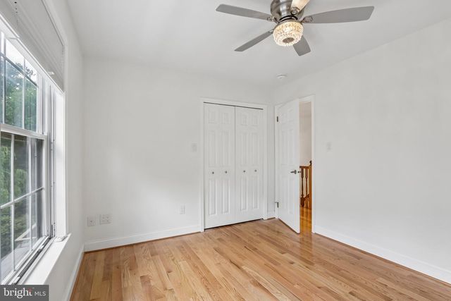100 SANDHURST DR, Mount Laurel, NJ 08054