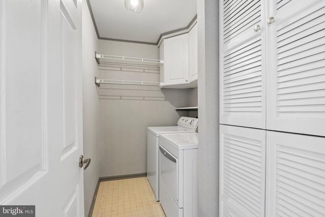 100 SANDHURST DR, Mount Laurel, NJ 08054
