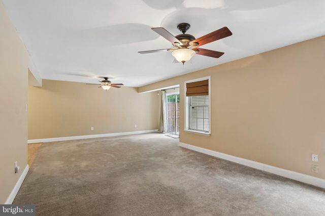 100 SANDHURST DR, Mount Laurel, NJ 08054