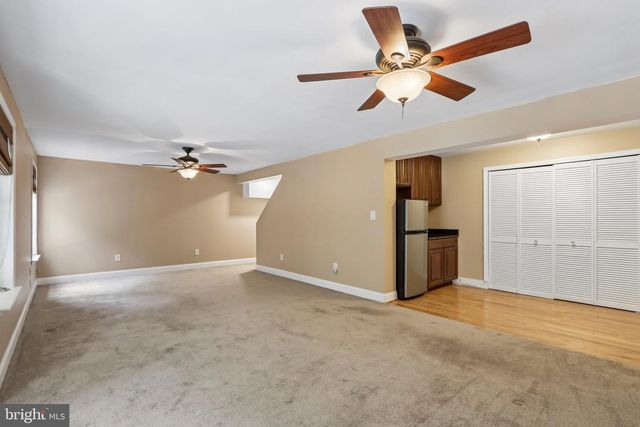 100 SANDHURST DR, Mount Laurel, NJ 08054