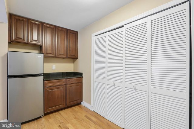 100 SANDHURST DR, Mount Laurel, NJ 08054