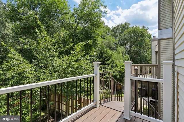 100 SANDHURST DR, Mount Laurel, NJ 08054