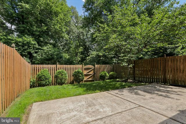 100 SANDHURST DR, Mount Laurel, NJ 08054