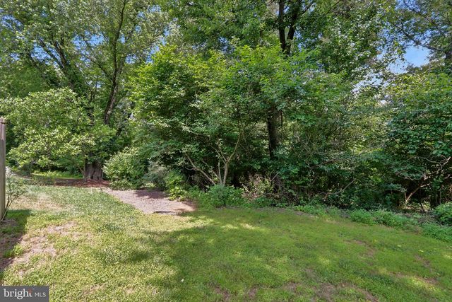100 SANDHURST DR, Mount Laurel, NJ 08054