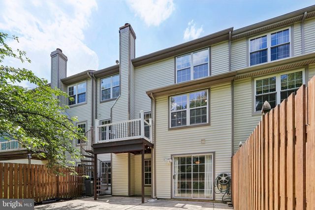 100 SANDHURST DR, Mount Laurel, NJ 08054
