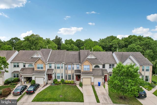 100 SANDHURST DR, Mount Laurel, NJ 08054