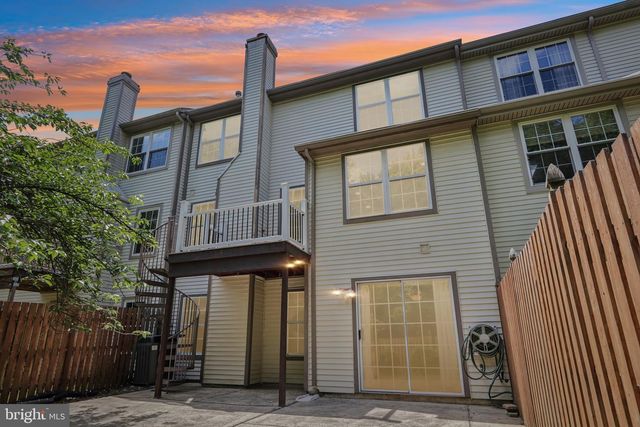 100 SANDHURST DR, Mount Laurel, NJ 08054
