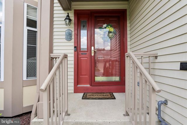 100 SANDHURST DR, Mount Laurel, NJ 08054